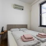 Big Pipe Apartma