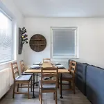 Big Pipe Apartma